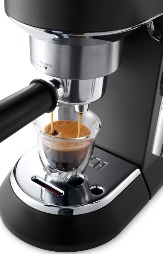 Кофеварка De’Longhi EC 685.BK, рожковая, съемный поддон, черная фото 3