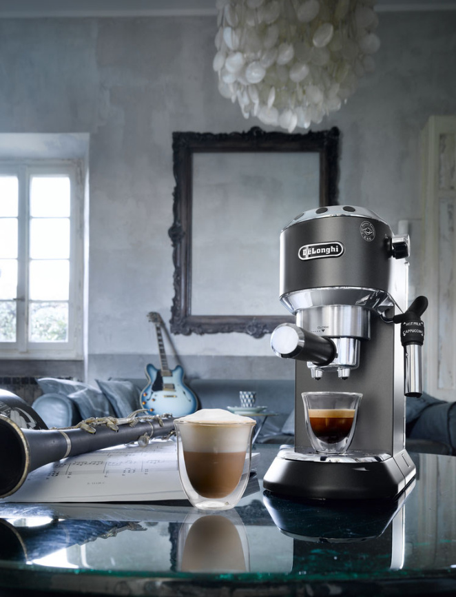Кофеварка De’Longhi EC 685.BK, рожковая, съемный поддон, черная фото 5