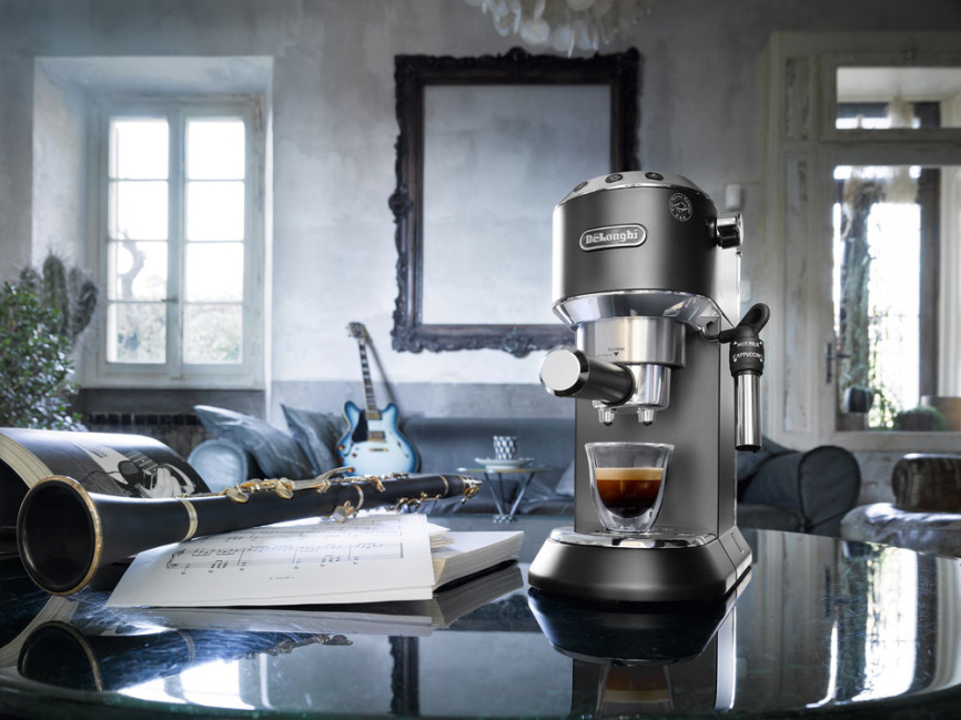 Кофеварка De’Longhi EC 685.BK, рожковая, съемный поддон, черная фото 6