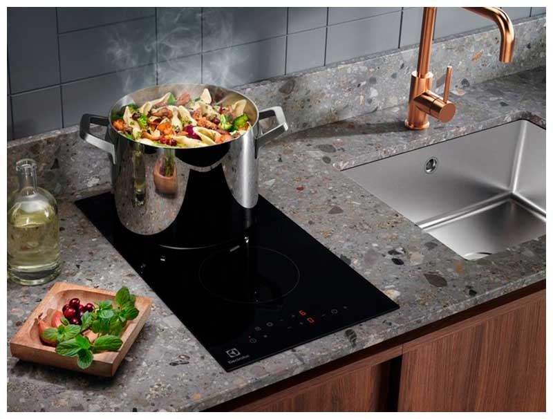 Электрическая варочная панель Electrolux LHR3233CK 29 см, 2 конфорки стеклокерамика, черный фото 5