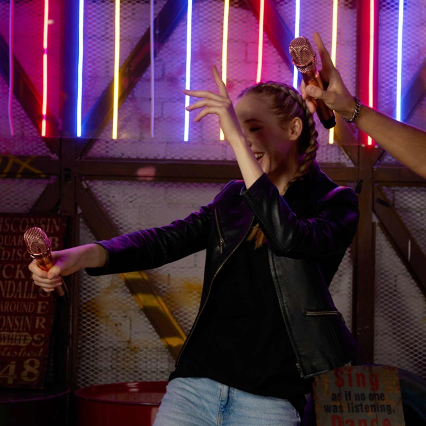 Портативная колонка с двумя микрофонами Lonzuer Running зеленый фото 10