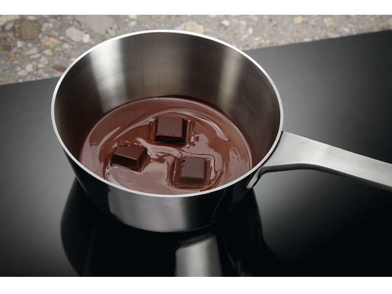 Электрическая варочная панель Electrolux EIV85453 78 см, 4 конфорки стеклокерамика, черный фото 5