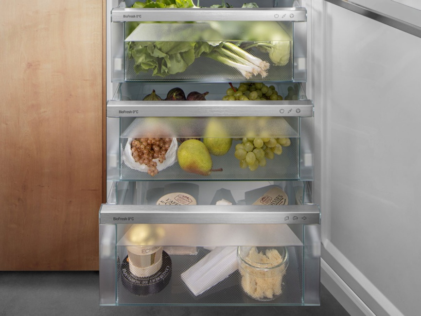 Встраиваемый однокамерный холодильник Liebherr IRBSd 5120-22 001 BioFresh, белый фото 16