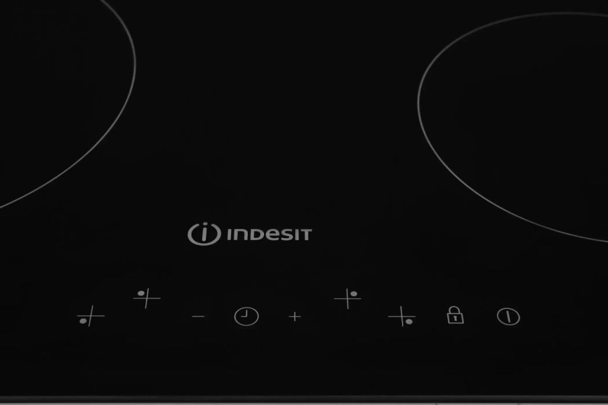 Электрическая варочная панель Indesit IRT 160 B 58 см, 4 конфорки стеклокерамика, черный фото 5