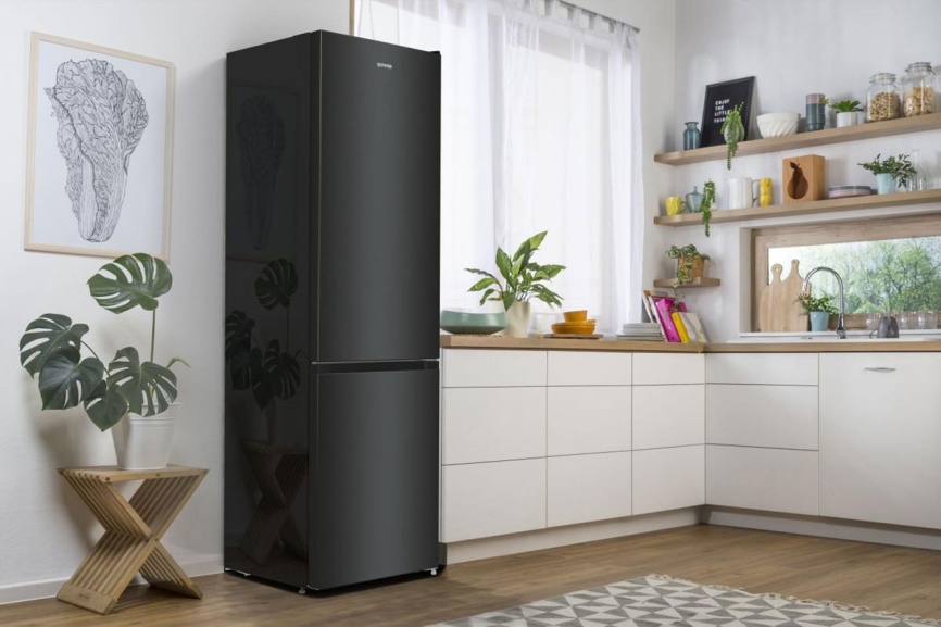 Двухкамерный холодильник Gorenje NRK6202EBXL4 No frost, черный фото 17